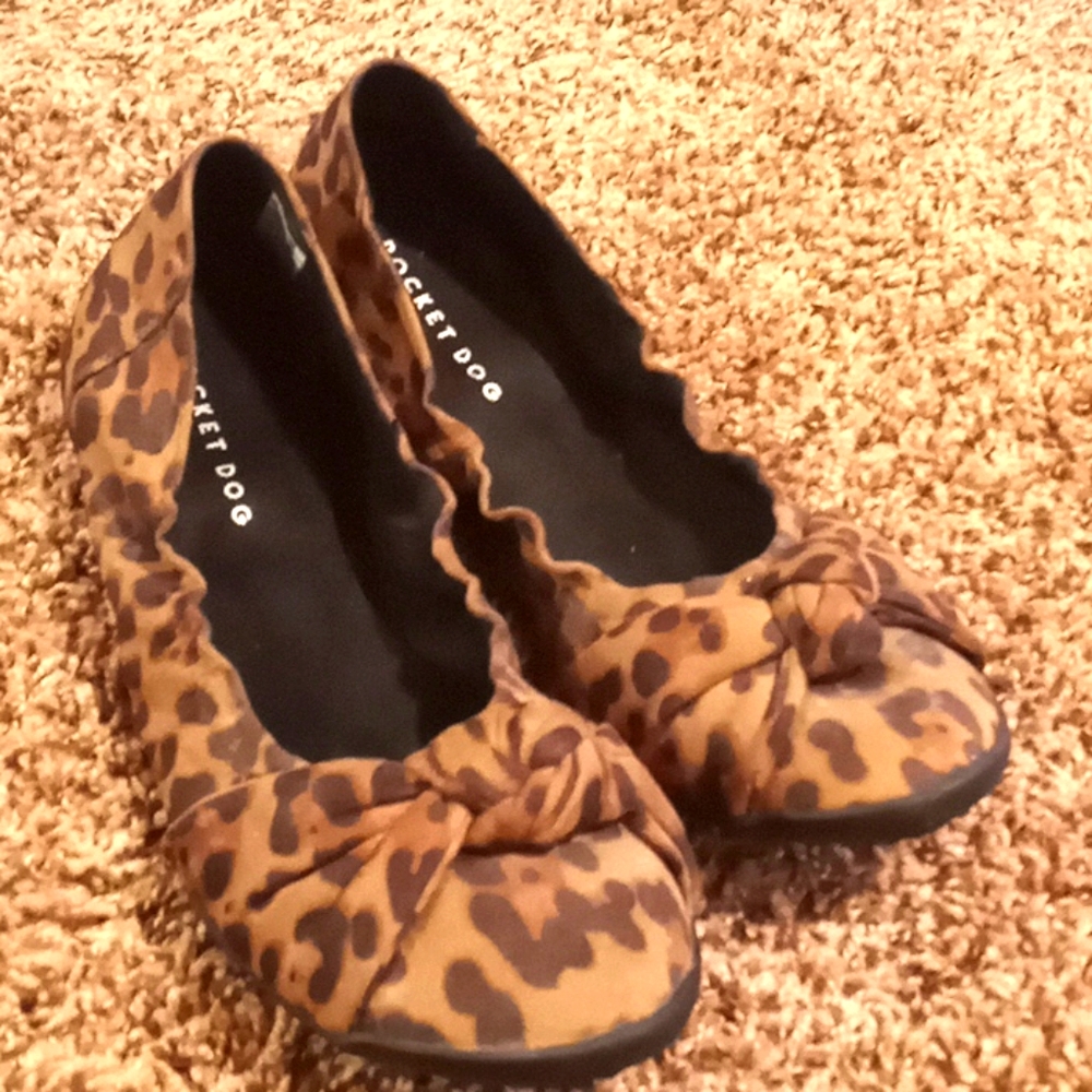 Size 11 leopard flats by rocket dog